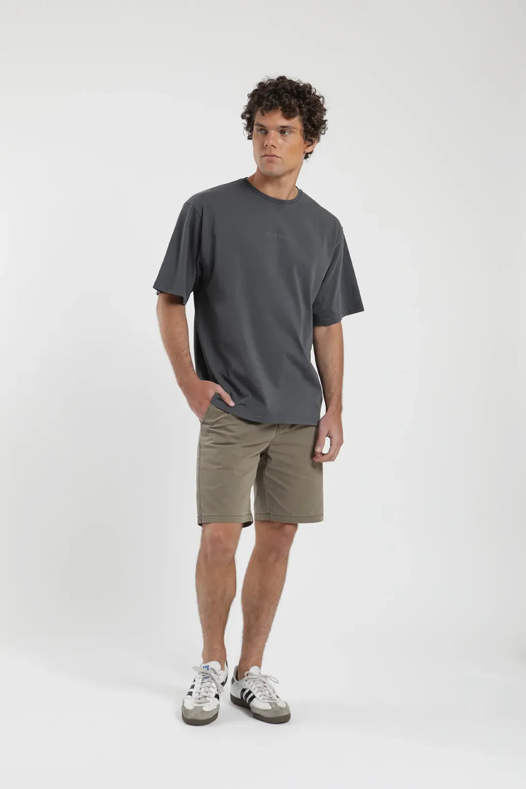 Polera manga corta hombre Oversize grafito